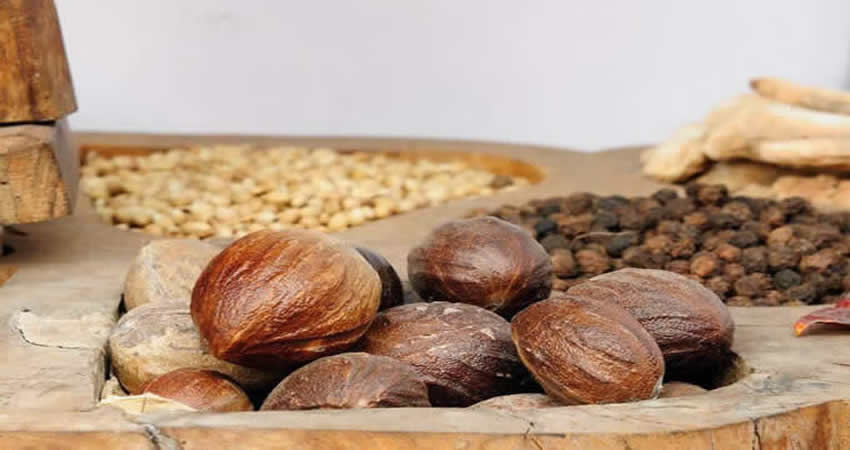 Ce tratezi cu nucsoara