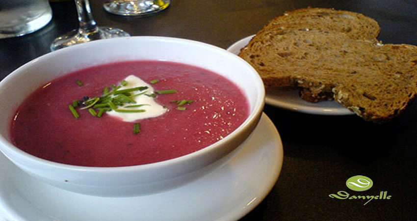 Bors de sfecla si cartofi