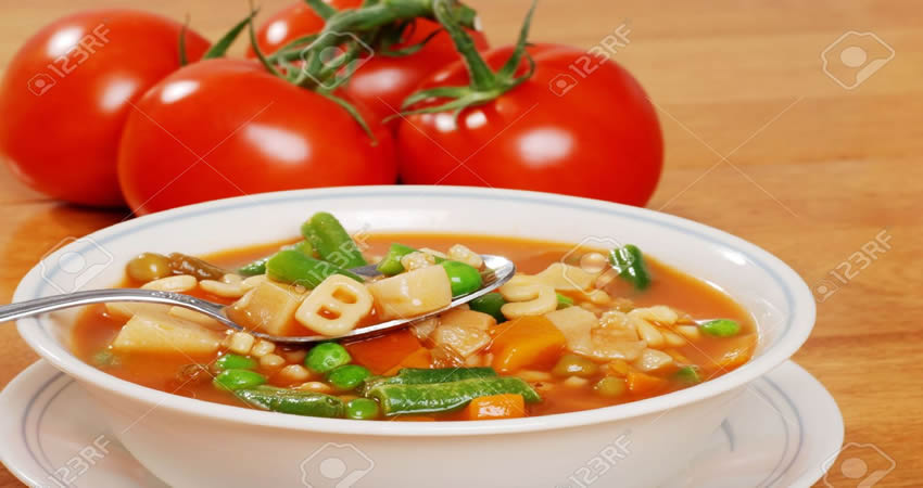 Supa minestrone cu rosii